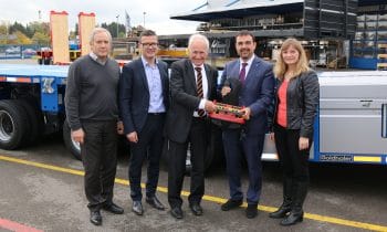 Schwergewichte von Goldhofer beeindrucken Schwergewichte der Bayerischen Wirtschaftspolitik