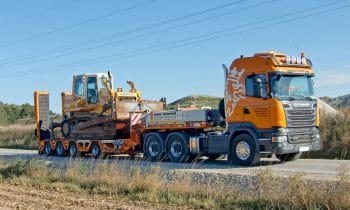 Eine bärenstarke bayerisch-schwäbische Allianz – Josef Schmidt GmbH & Co. KG aus Ichenhausen investiert in High-End-Transporttechnologie von Goldhofer