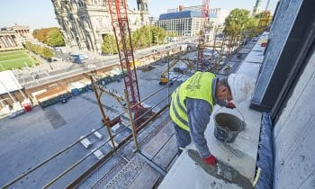 Berliner Schloss: Der Trasskalkmörtel TM 5 HS der Schwenk Putztechnik hält das Mauerwerk zusammen