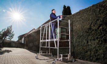 Kein Risiko bei der Gartenarbeit – Leitern und Kleingerüste in Profiqualität bieten ein Plus an Sicherheit und Komfort