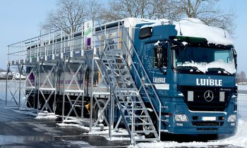 Mehr Sicherheit auf den Straßen: Enteisungsanlagen in Modulbauweise:  Günzburger Steigtechnik hilft Fernfahrern bei der Pflicht, ihre LKWs von Schnee und Eis zu befreien