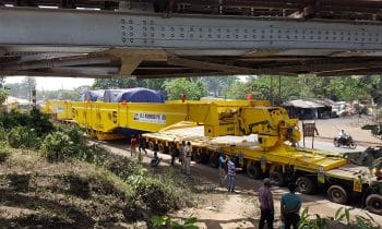 Mit der »Faktor 5« 500 km durch Indien – Goldhofer-Seitenträgerbrücke »Faktor 5«: Transport in Indien für Lee & Muirhead Pvt Ltd.