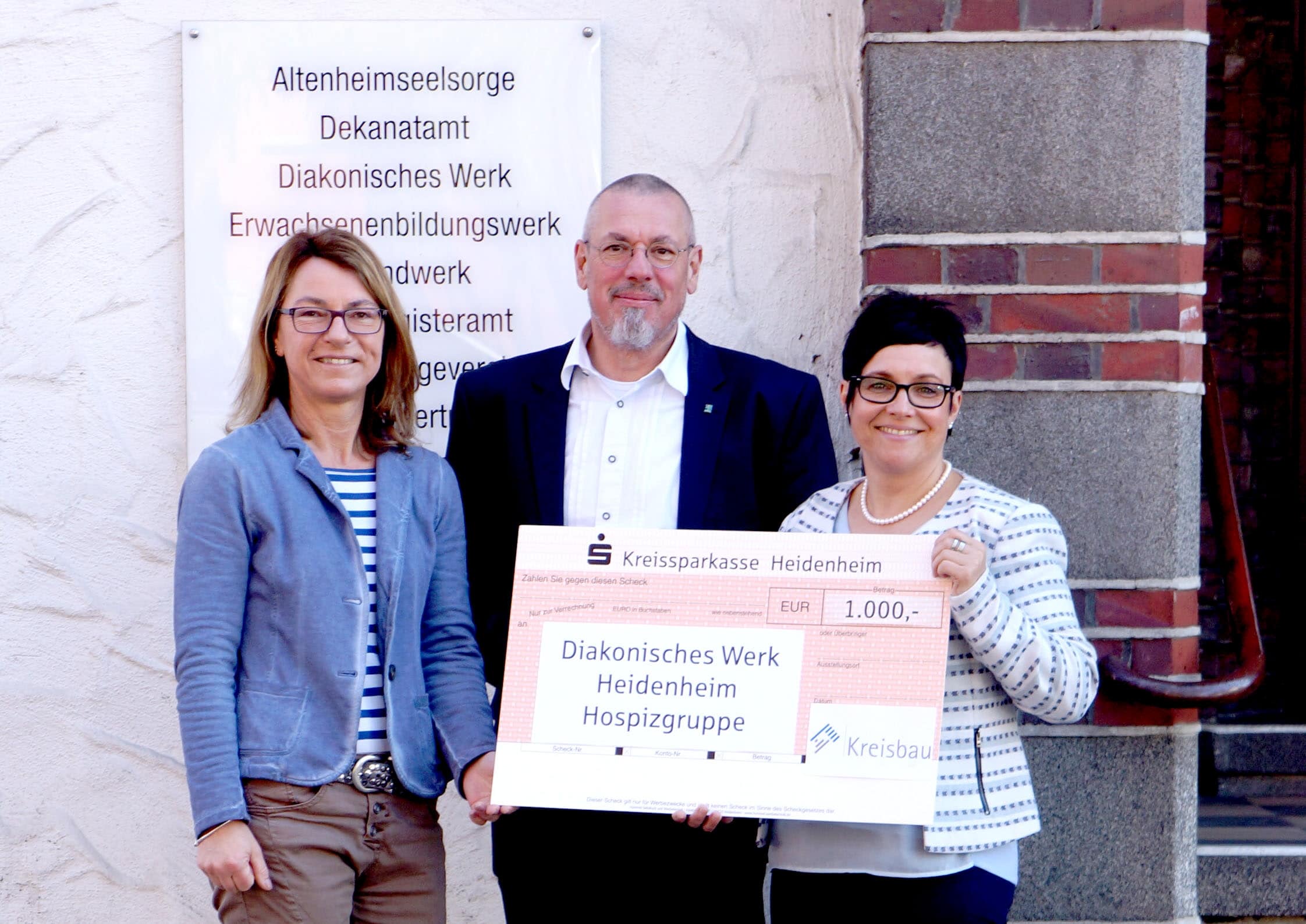 Die Kreisbaugesellschaft Heidenheim spendet 1.000 Euro an die Hospizgruppe Heidenheim