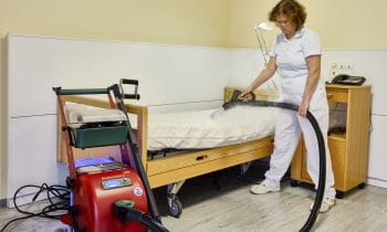 Pflegebranche setzt auf chemiefreie Reinigung – Großer Andrang am Messestand von beam bei der Altenpflege 2018 in Hannover