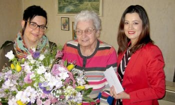 Die Kreisbau feiert mit Langzeitmieterin 90. Geburtstag