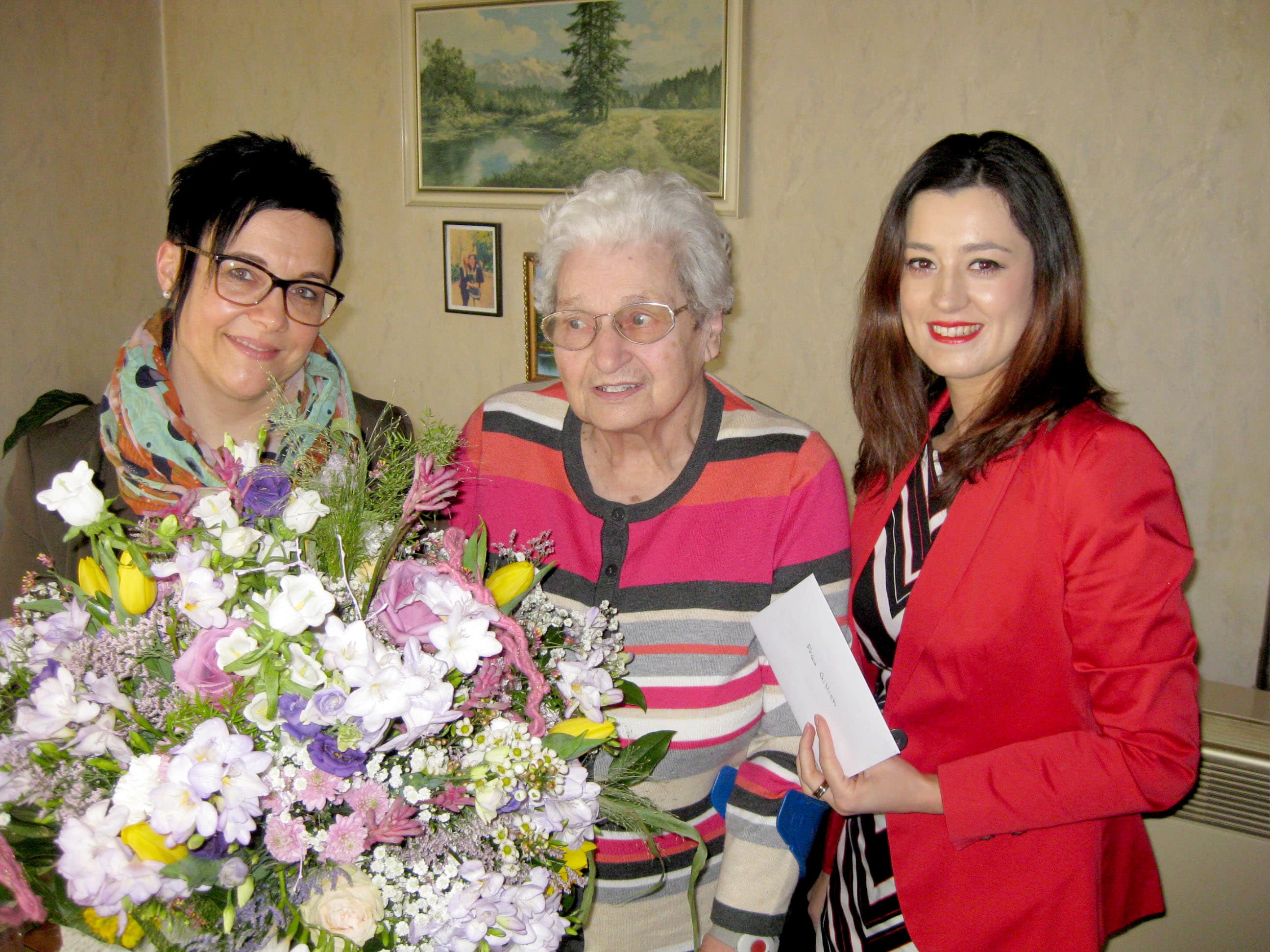 Charlotte Gillich, Langzeitmieterin der Kreisbau, feierte 90. Geburtstag