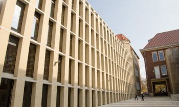 Fassade mit Bibliothekscharakter: das neue Philosophikum der Uni Münster