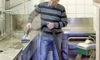 Blue Evolution XL: Damit  die Küche blitzsauber wird – Erlebnisgastronomie Ochs am Berg sorgt mit dem HACCP-zertifizierten Dampfsaugsystem von beam für Top-Hygiene