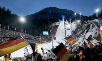 WM-Skisprung-Arena präsentiert sich im modernen Outfit – Mehr Komfort für Athleten beim Auftaktspringen der Vierschanzentournee in Oberstdorf