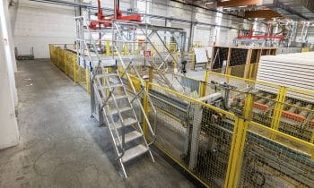 Über die „Brücke“ schneller zum Ziel – Prozessoptimierung mit Aluminium-Überstiegen und -Laufstegen der Günzburger Steigtechnik