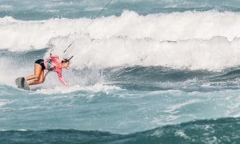 Schwarztrauber startet mit Rang neun: Gute Performance der Kitesurferin auf den Kapverden