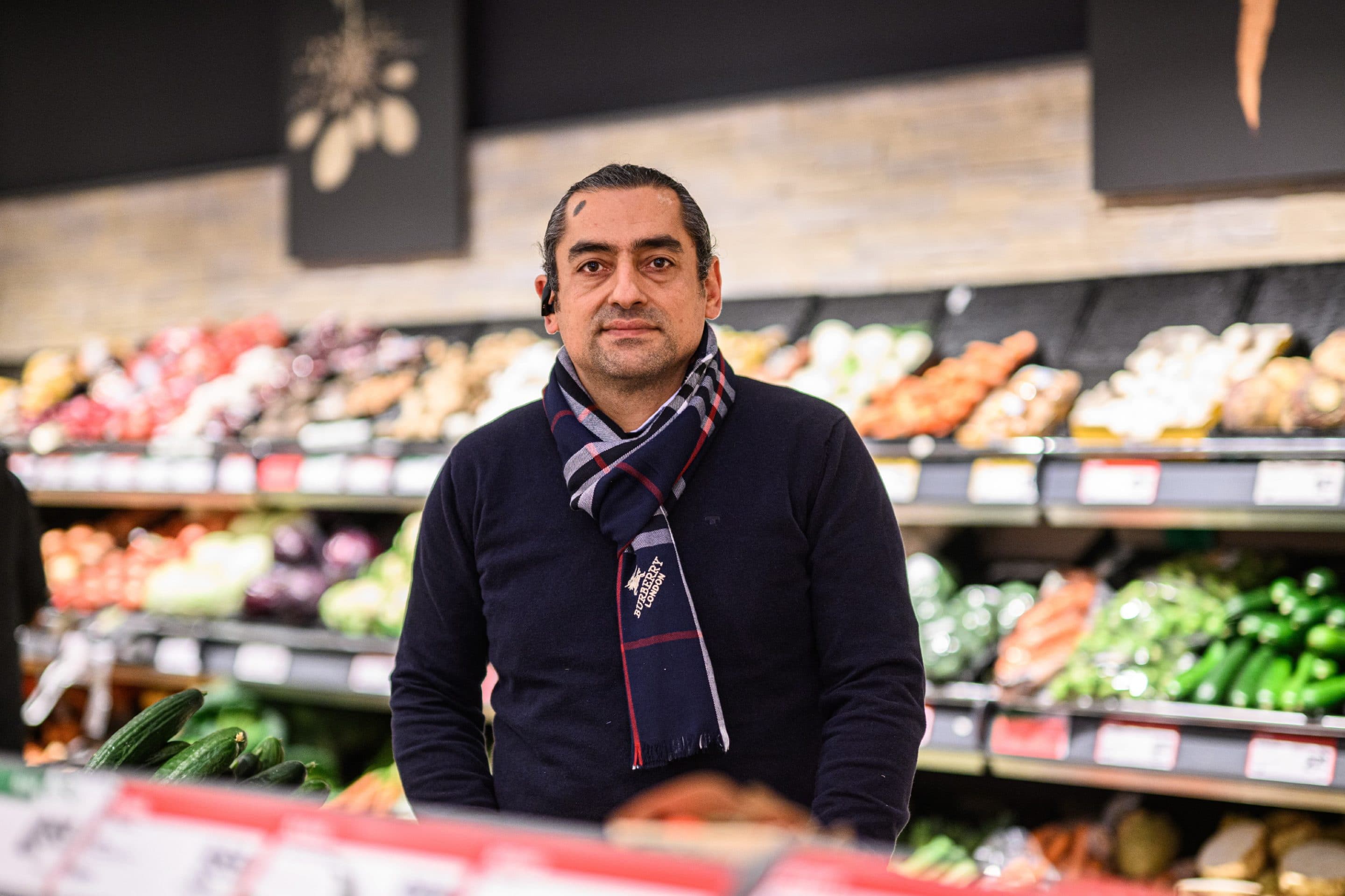 Sedat Bas setzt in seinem Supermarkt und Getränkemarkt in Dortmund gleich zwei Dampfsaugsysteme vom Typ Blue Evolution S+ von beam ein. Foto: Lukas Schulze/beam