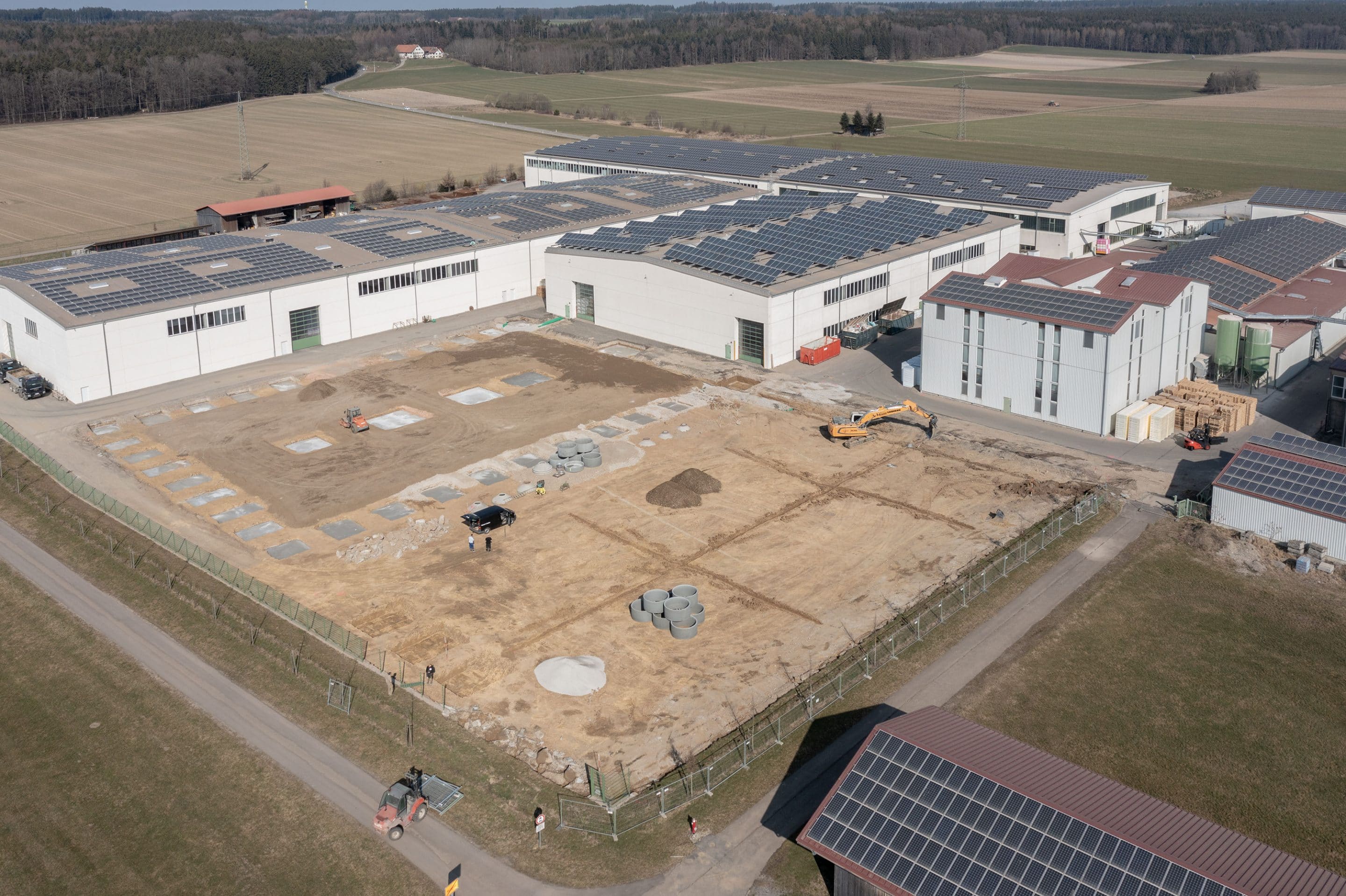 Drei Millionen Euro investieren die JOMA Dämmstoffwerke in den Neubau von Lager- und Produktionsflächen in Holzgünz. Foto: JOMA Dämmstoffwerk GmbH