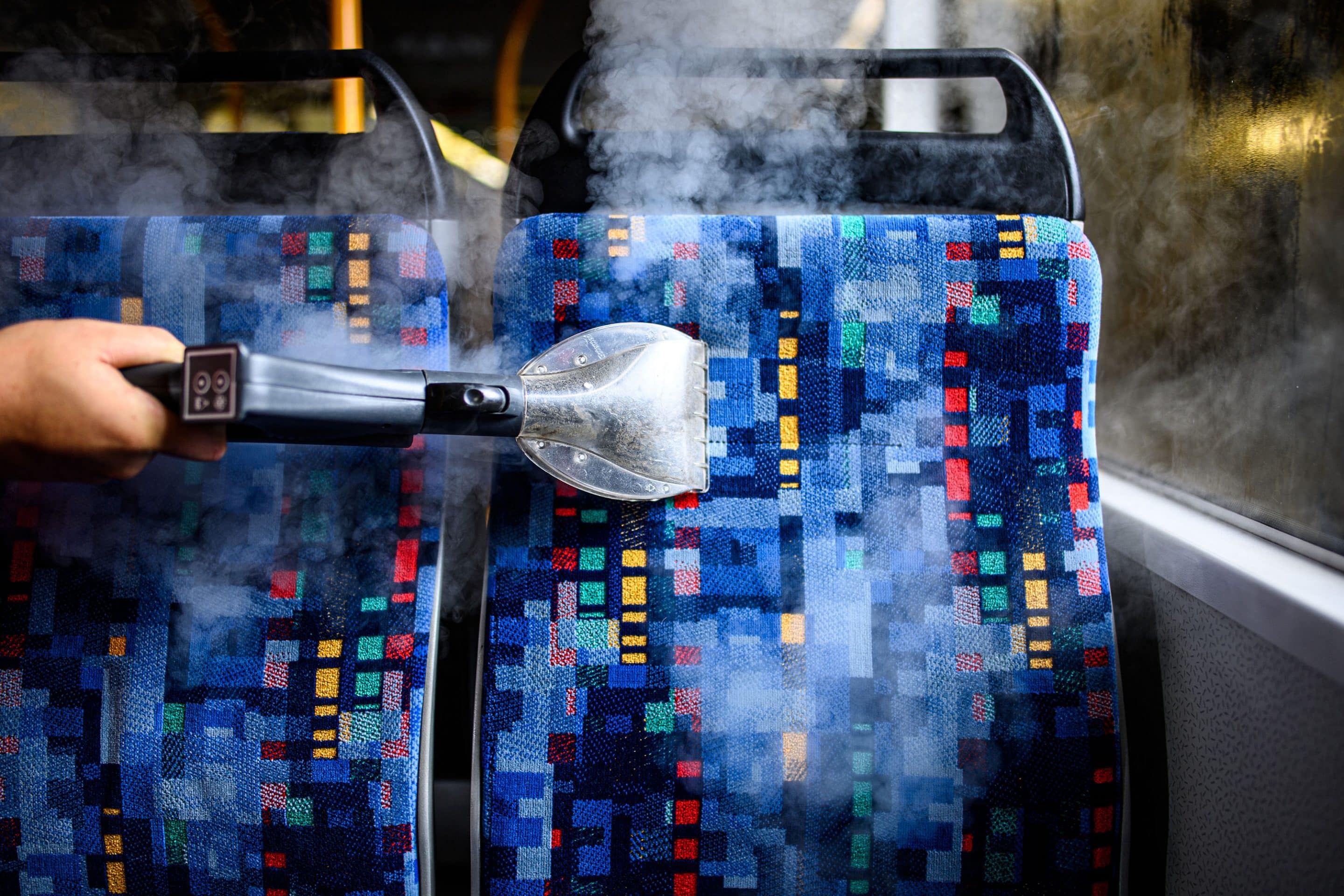 Mit den Dampfsaugsystemen der Blue Evolution-Serie sorgen Anwender in Bus und Bahn für ein ganz neues Hygienelevel. Foto: Lukas Schulze/beam GmbH
