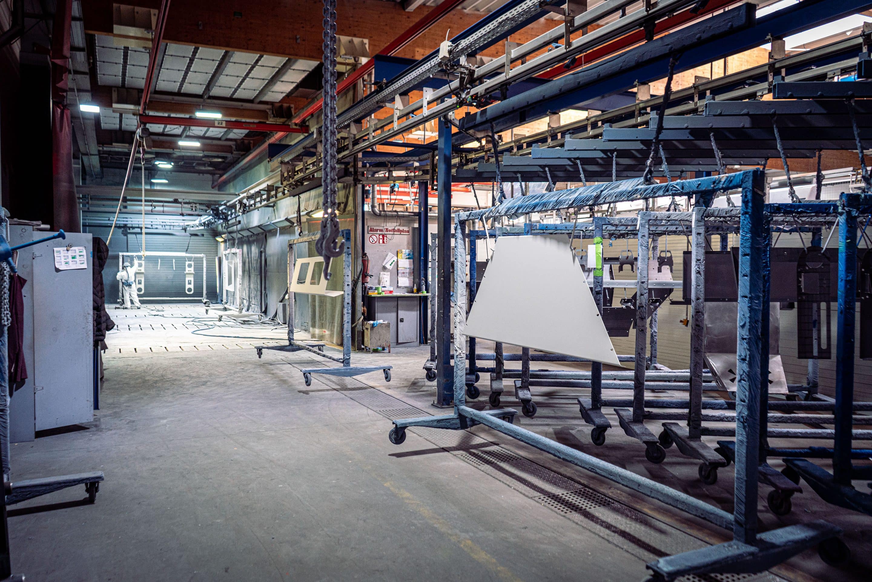 Die Westeria GmbH, ein führender Hersteller von Recyclingmaschinen und Fördersystemen, beschichtet ihre Anlagen mit dem neuen Lacksystem Super High-Solid 365 der Grönenbacher Lackfabrik. Foto: Westeria