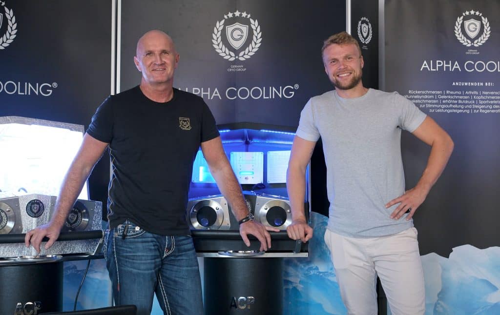 Sven Höveler (rechts) hat einen guten Draht zu Produktentwickler Markus Deussl, dem Erfinder von Alpha Cooling. Foto: Ingo Jensen/Alpha Cooling