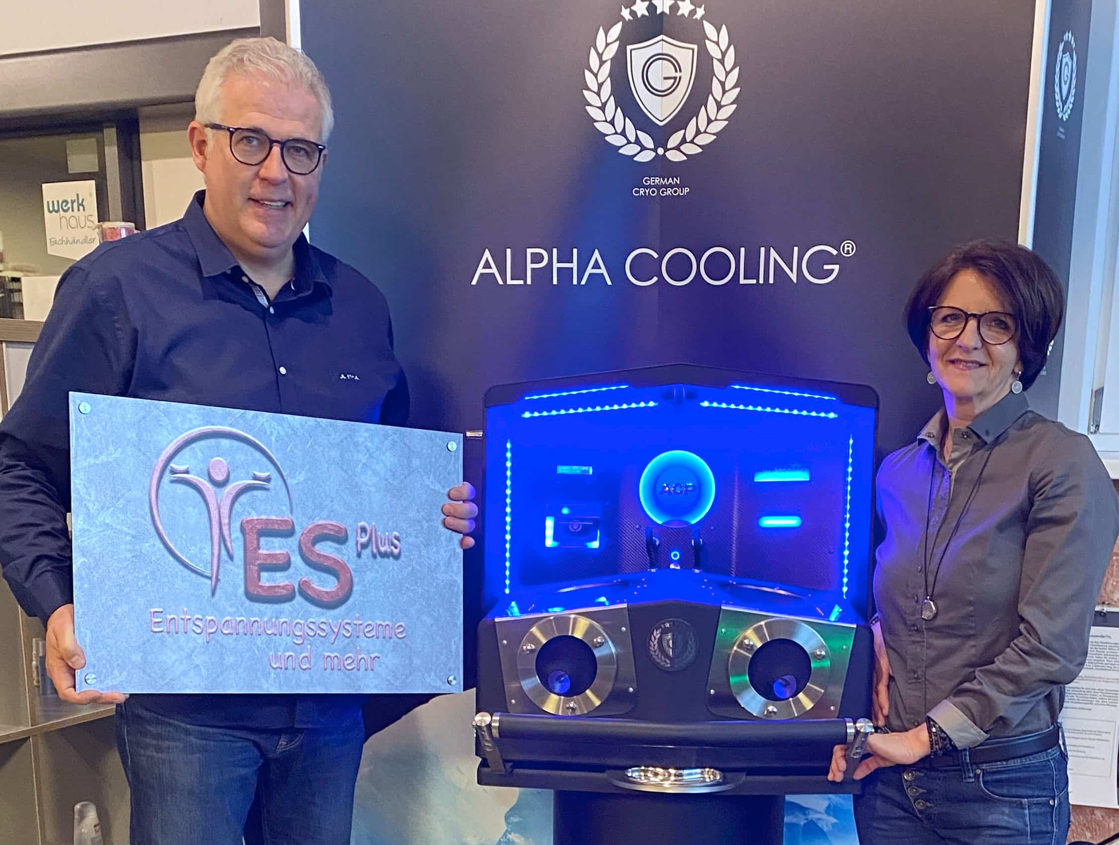 Setzen auf die innovative Kälteanwendung Alpha Cooling Professional: Carina und Jürgen Schütterle. Foto: ES Plus