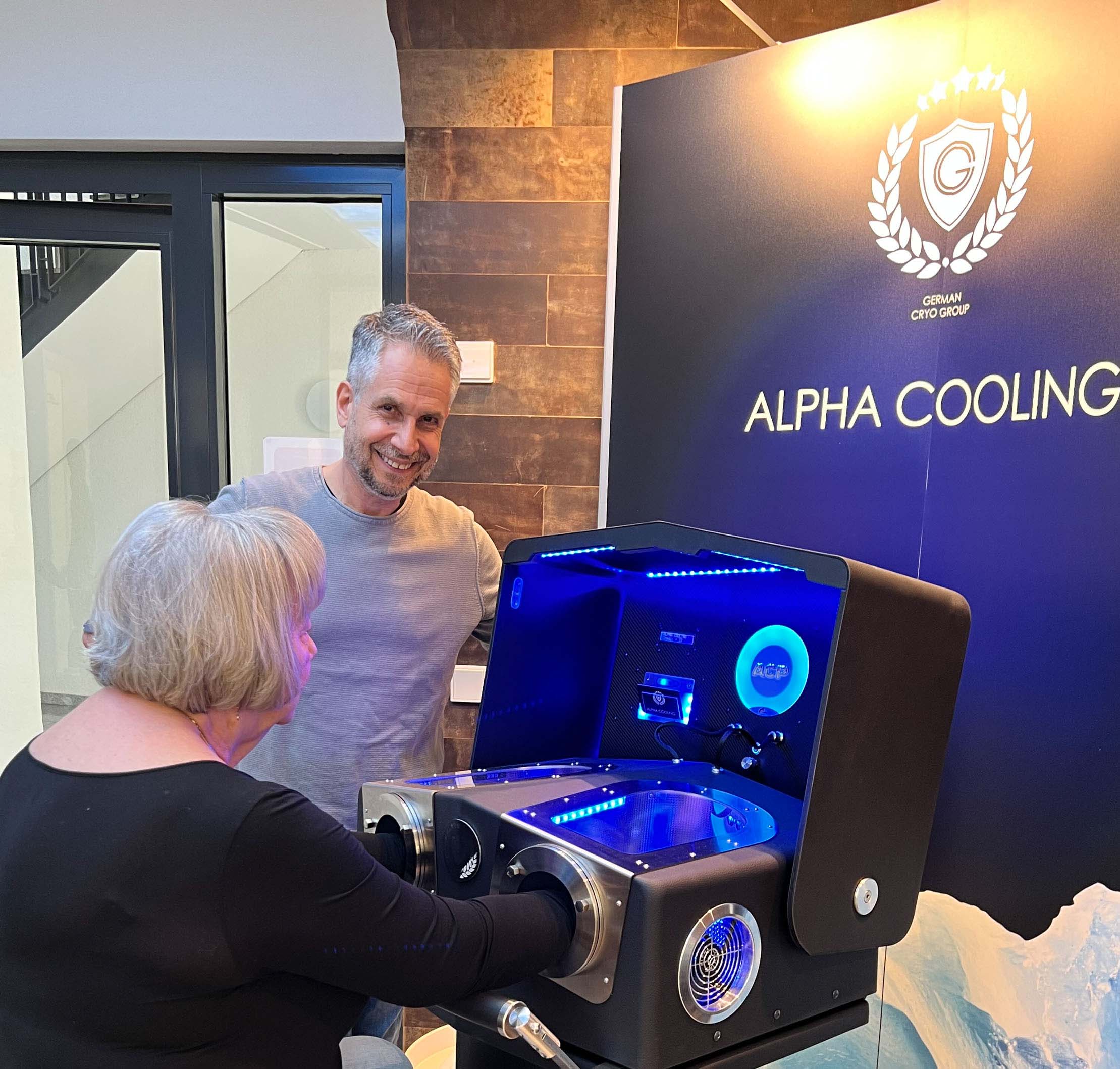 Zahnarzt Markus Belt bietet bei CoolTouchVital in Griesheim ab sofort Alpha Cooling Professional an. Foto: CoolTouchVital.