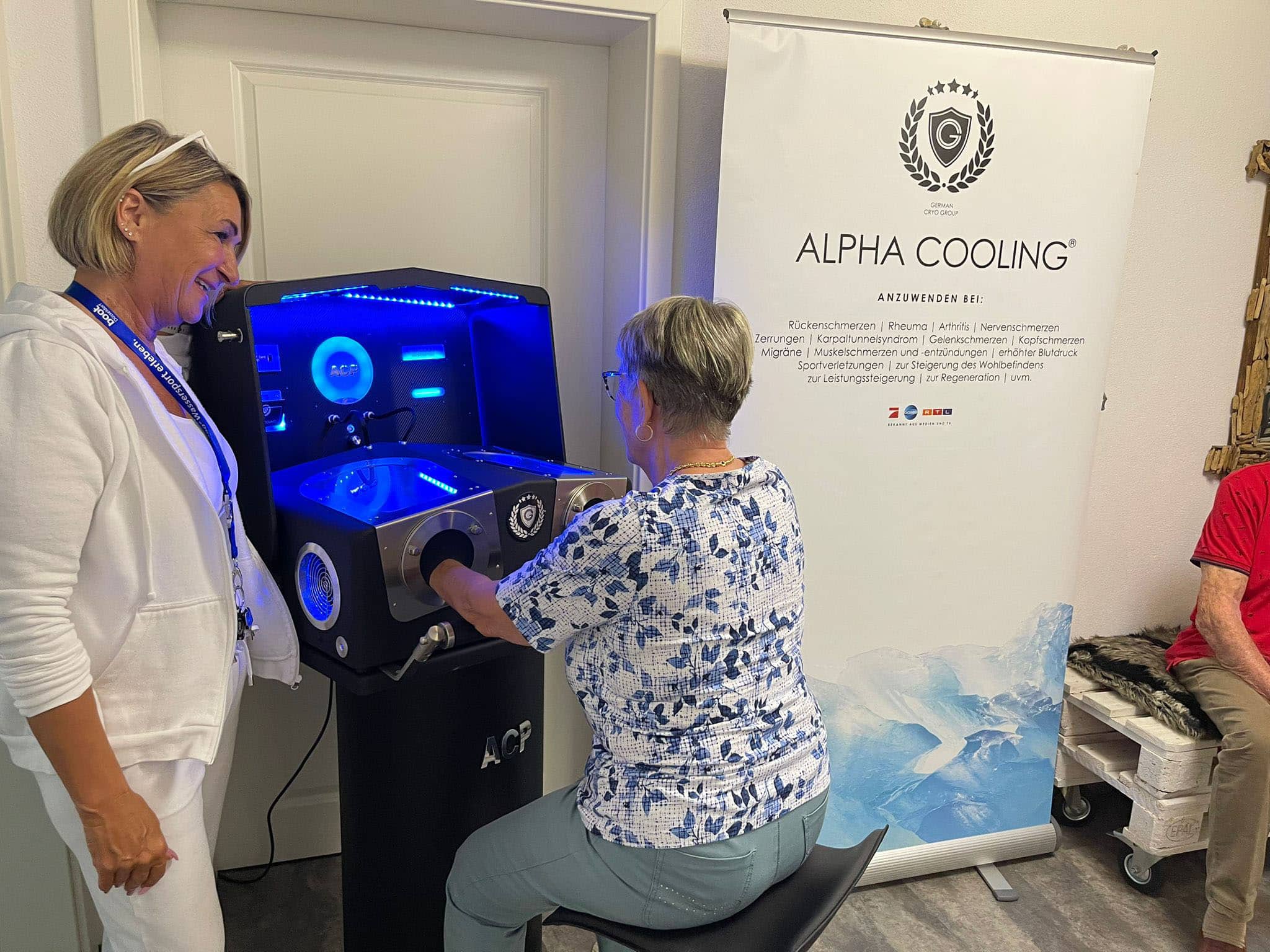 Cornelia Prinz aus Lindau bietet bei Beauty and Nails die innovative Kälteanwendung Alpha Cooling Professional an. Viele schmerzgeplagte Anwender sind begeistert.