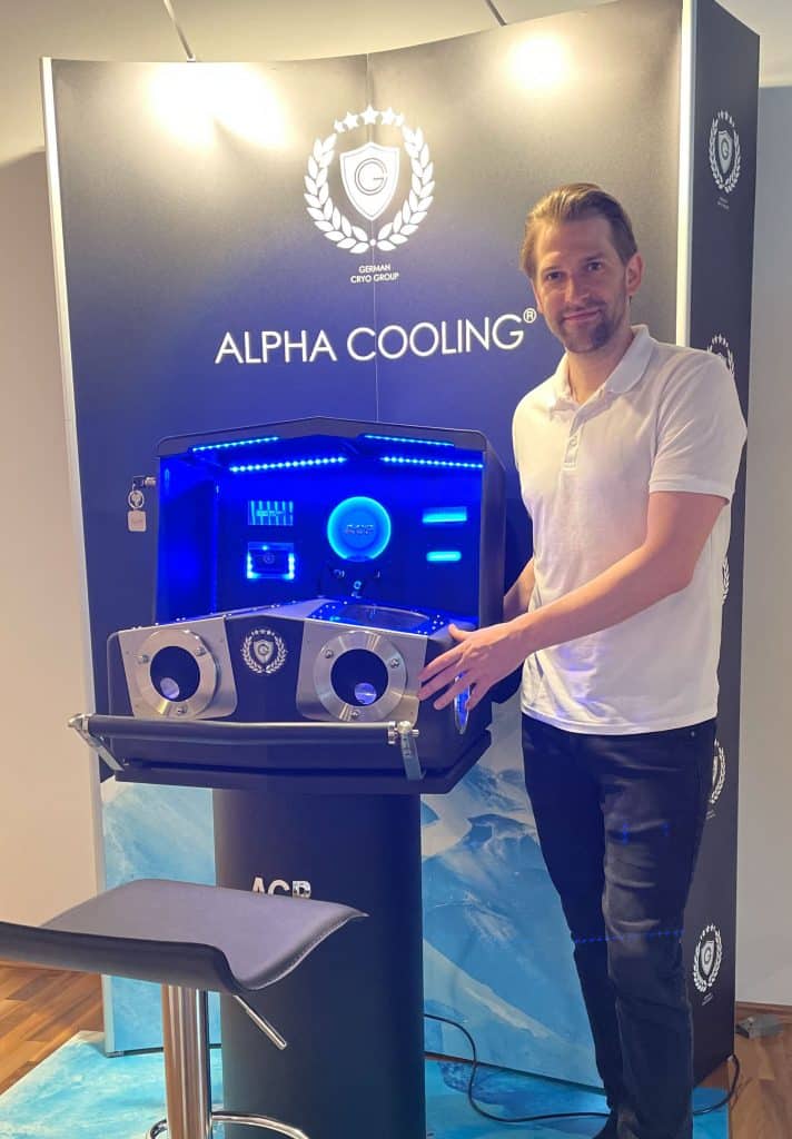 Als erster in Gmunden bietet Martin Hackinger ab sofort die Kälteanwendung mit Alpha Cooling Professional an. Foto: Martin Hackinger.