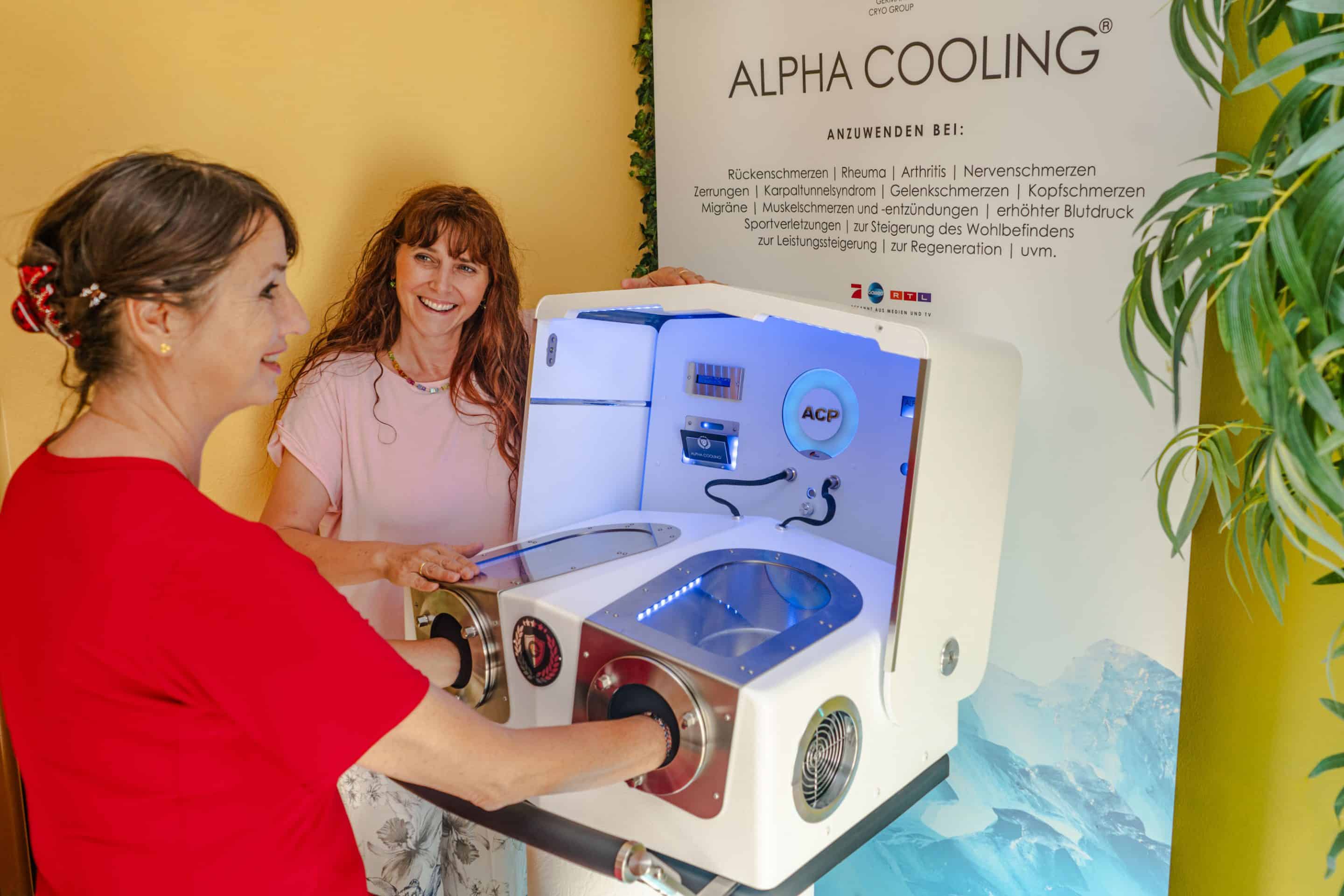 Jenny Bäuml bietet in ihrer Praxis ab sofort die innovative Kälteanwendung Alpha Cooling Professional an. Foto: Jonas Prommersberger.