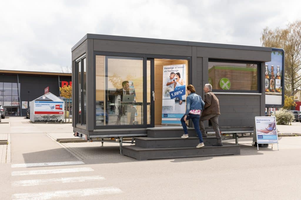 Auch Banken können das Konzept von Hummel Blockhaus für die temporäre Präsenz vor Ort nutzen. Foto: Hummel Blockhaus