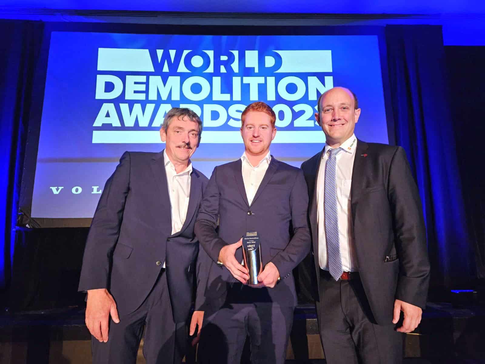 Freuen sich über den „World Demolition Award“ (v. r.): Geschäftsführer Markus Wild und Stefan Scholz, Bauleiter Abbruch, sowie Kurt Bicker, Geschäftsfeldleiter Abbruch. Foto: Max Wild