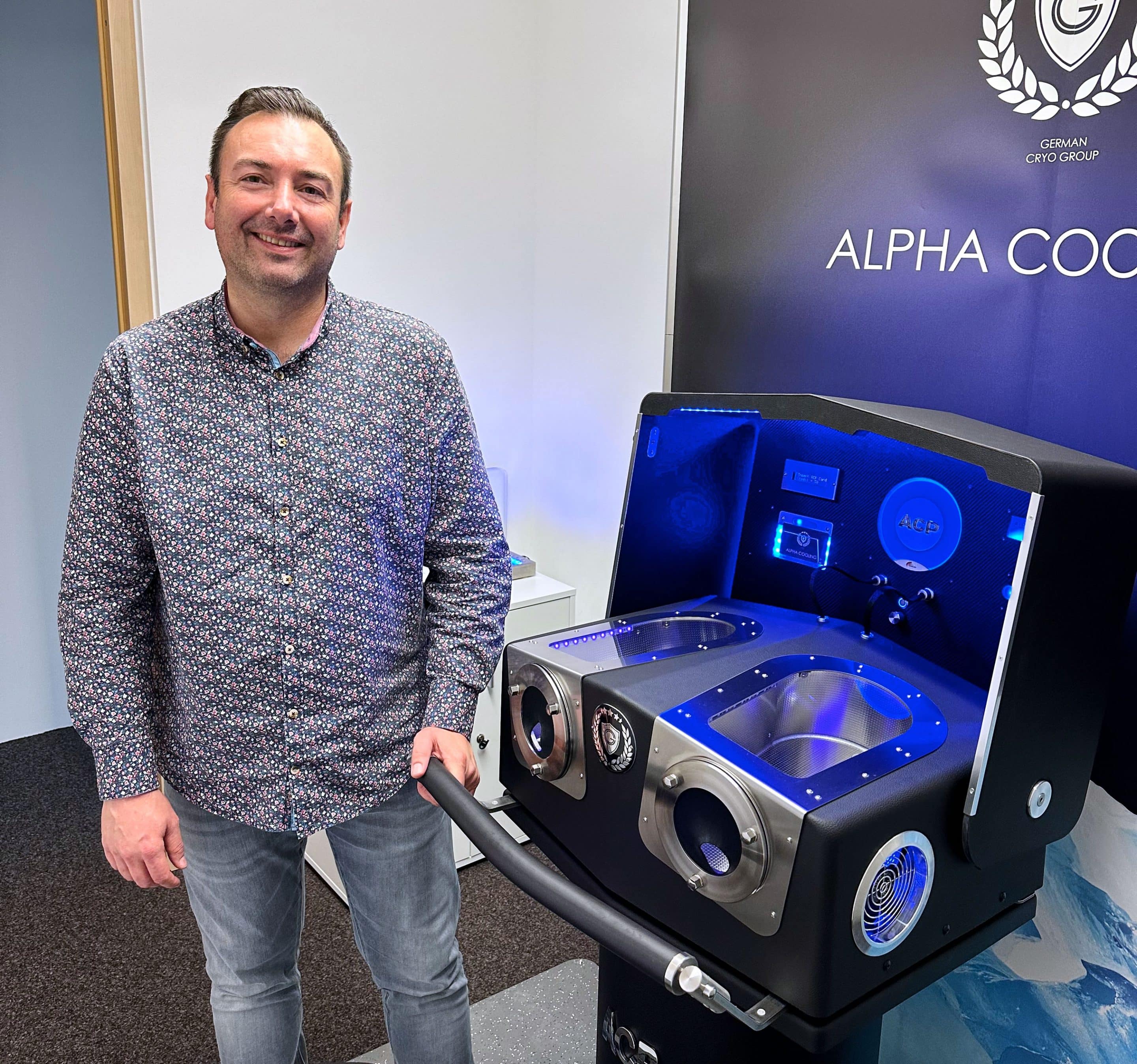 Achim Heinisch bietet bei slimpuls in Gilching die innovative Anwendung Alpha Cooling Professional an. Foto: slimpuls