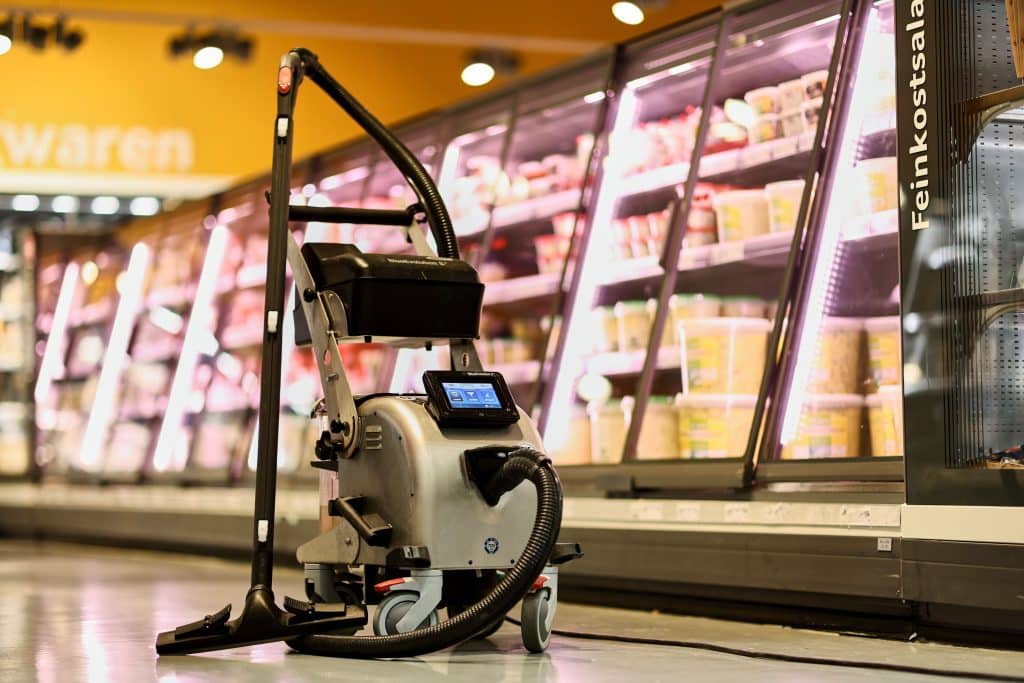 Sorgt für Spitzenhygiene im Selgros Fürth: Der Blue-Evolution S+ von beam. Foto: Daniel Karmann/beam. 