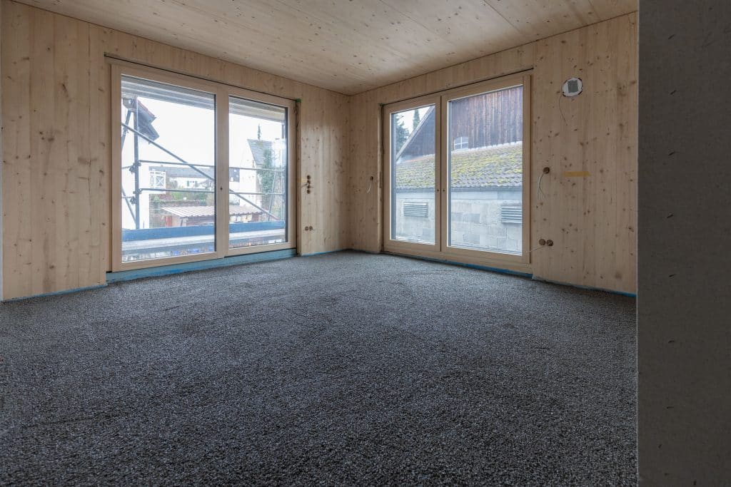 Top für empfindliche Holzkonstruktionen: Überschüssige Restfeuchte zieht dank der offenporigen Struktur des Splittausgleichs schnell ab. Foto: EPS Leichtbeton GmbH