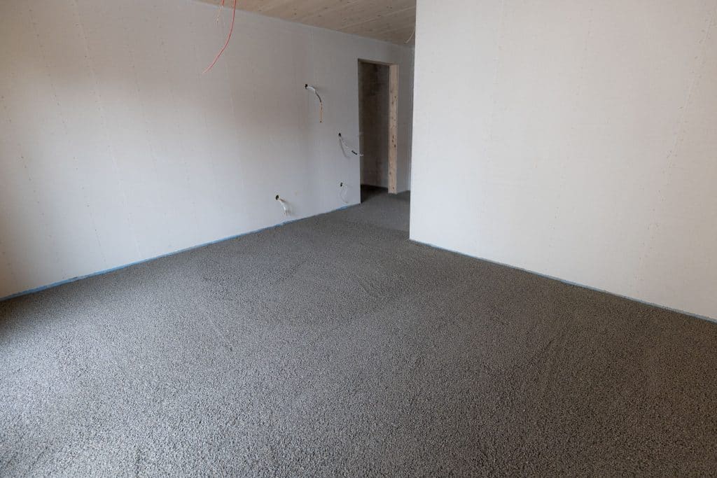 Der mit dem GEMA-Splittbinder angemischte Splittausgleich ist in nur 24 Stunden belegereif. Foto: EPS Leichtbeton GmbH