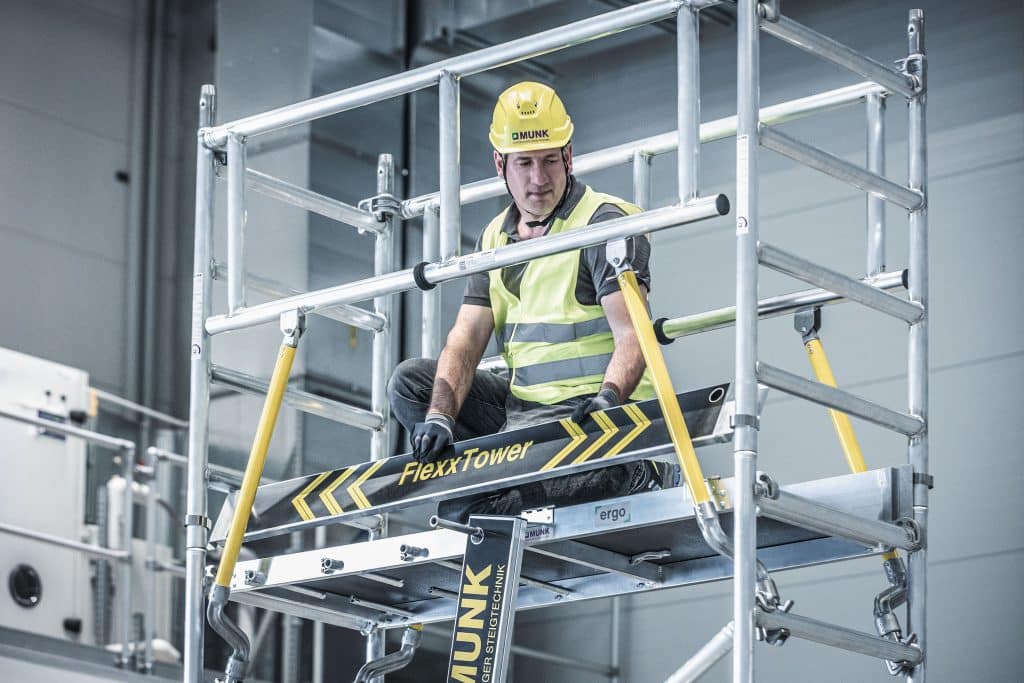 Mit den Ein-Personen-Gerüsten der FlexxTower-Baureihe erreichen Anwender Arbeitshöhen bis 9,55 Meter. Je nach Bedarf lassen sich die Gerüste auch auf geringeren Höhen montieren. Foto: Munk Günzburger Steigtechnik