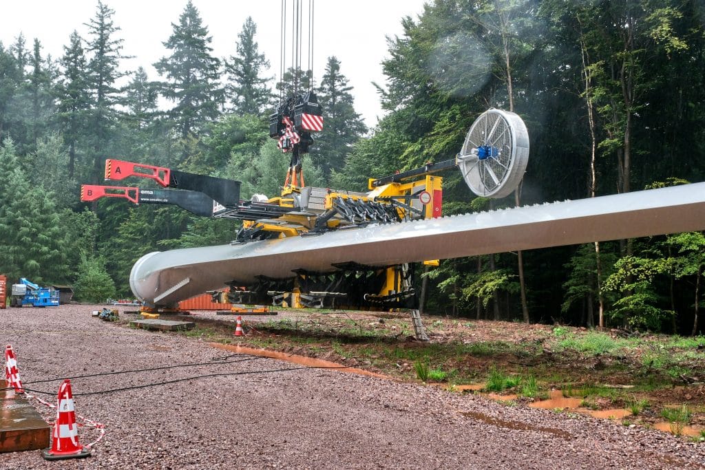 Even in rain, ematec’s RBC-D keeps the rotor blades securely in place. Photo: Ingo Jensen/ematec