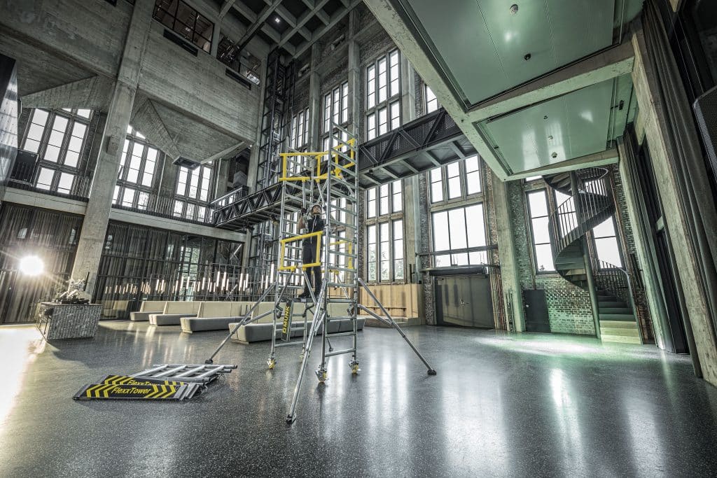 Ebenfalls in Köln dabei: der neue FlexxTower SG ergo mit vorlaufendem SG-Sicherheitsgeländer. Foto: Munk Günzburger Steigtechnik