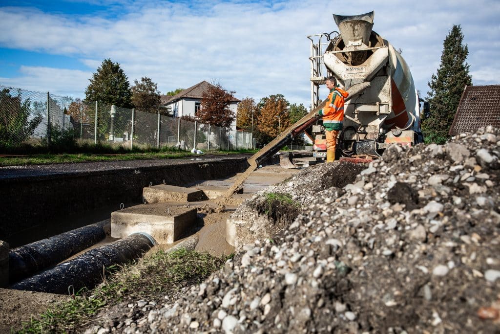 CO2-reduziertes Bauen: Für die Herstellung von Flüssigboden wird Bodenaushub wiederverwertet. Foto: Max Wild