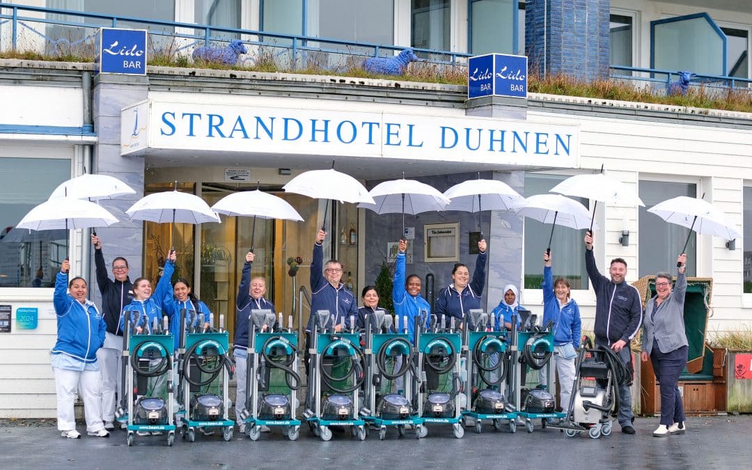 Freut sich über das Hygiene-Plus im Housekeeping: das Team des Strandhotels Duhnen in Cuxhaven. Foto: Ingo Jensen/beam