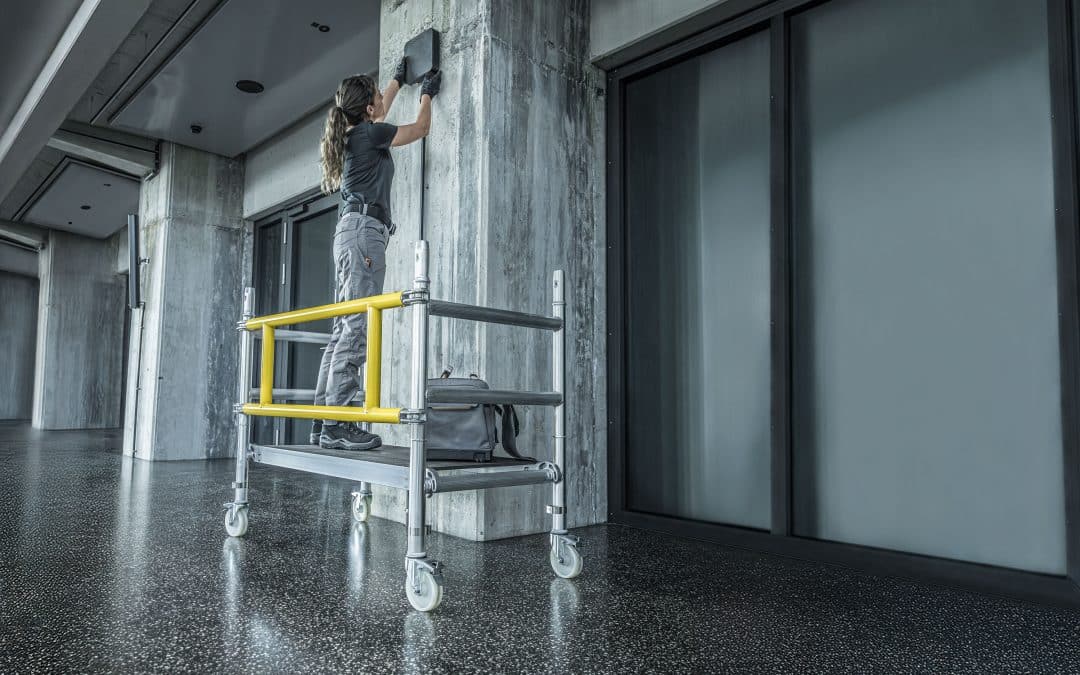 Zu den Neuheiten im Produktprogramm der Munk Günzburger Steigtechnik zählt im Jahr 2026 eine neue fahrbare Montageplattform, die das Arbeiten in niedrigen Höhen so angenehm und effizient wie nie zuvor macht. Foto: Munk Günzburger Steigtechnik