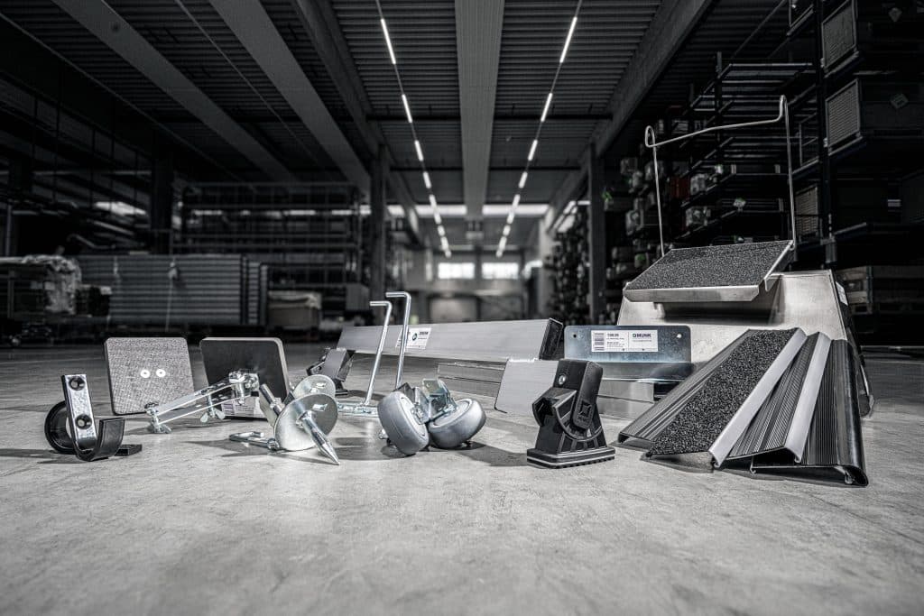 Die Munk Günzburger Steigtechnik bietet eine große Bandbreite an Zubehör an, mit dem sich die Sicherheit im Alltag erhöhen lässt. Foto: Munk Günzburger Steigtechnik