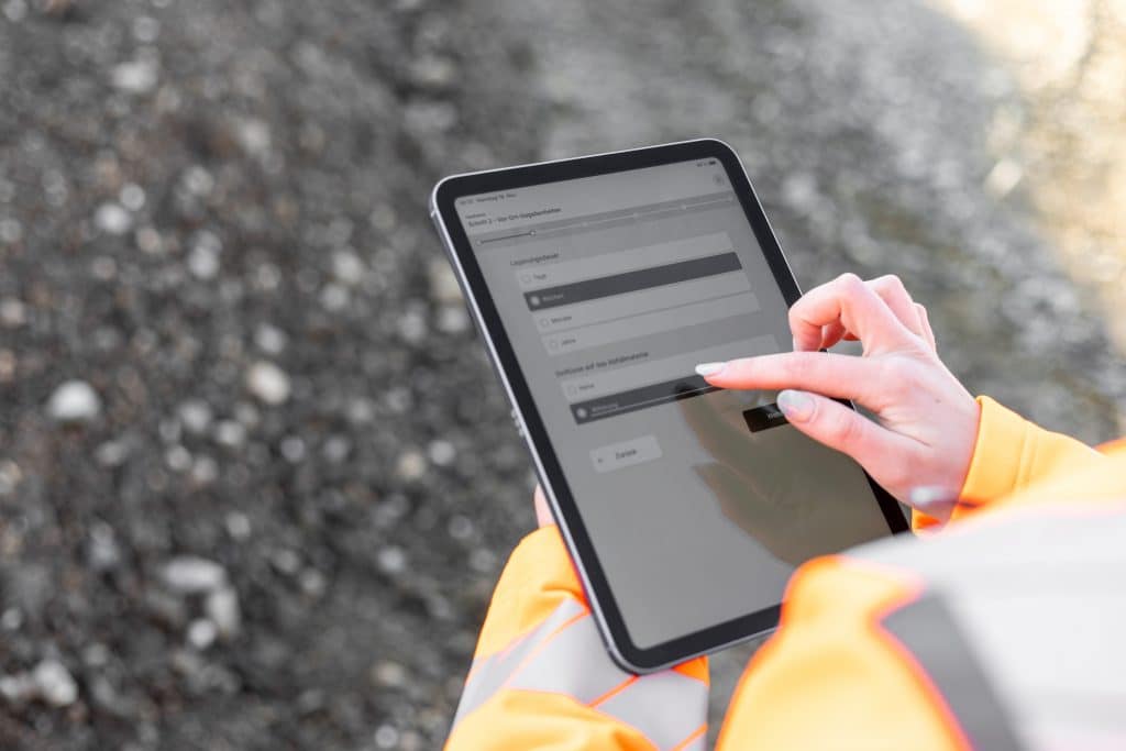 Die DECLARO-App führt strukturiert und intuitiv durch den gesamten Prozess der Probenahme. Foto: DECLARO