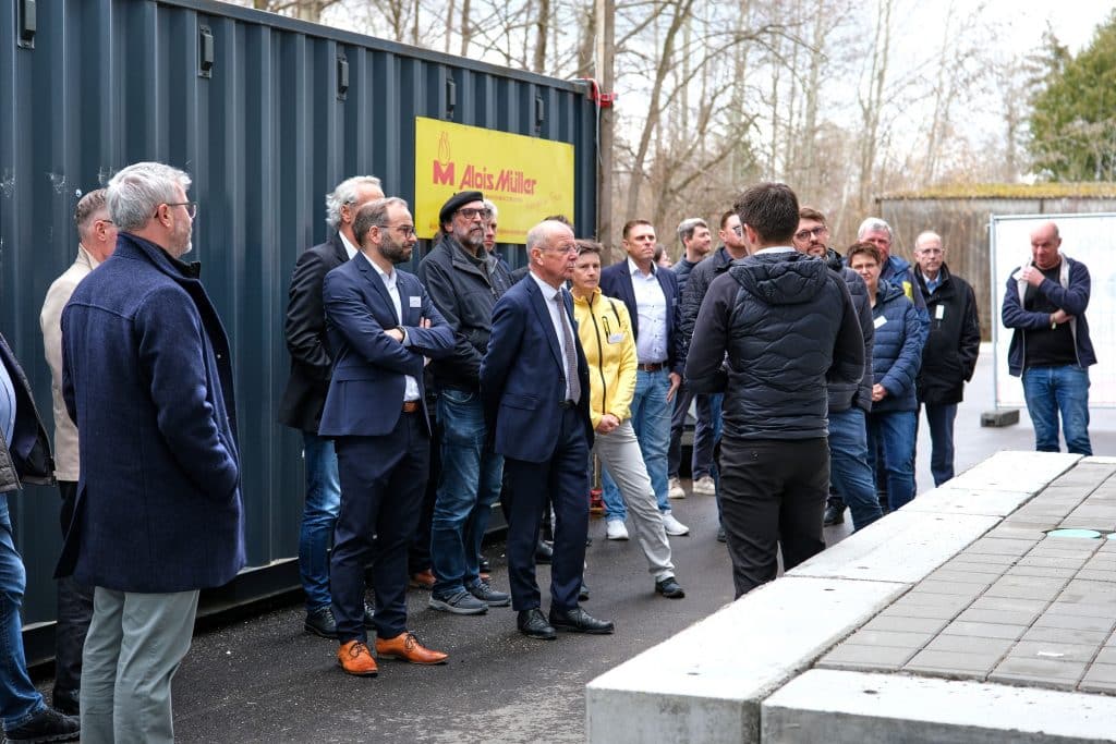 Groß war das Interesse an den Führungen bei der offiziellen Eröffnung des Heizwerks Memmingen-Benningen. Am 14. und 15. März finden die Tage des offenen Heizwerks statt. Foto: Ingo Jensen/e-con