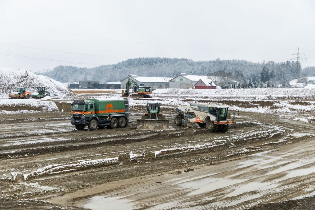 Auf diesem 8.500 m² großen Areal im Gewerbegebiet Brühlwiesen Süd in Berkheim-Illerbachen entsteht die Walter Gott ICE FACTORY. Foto: Melanie Strobl/Max Wild GmbH