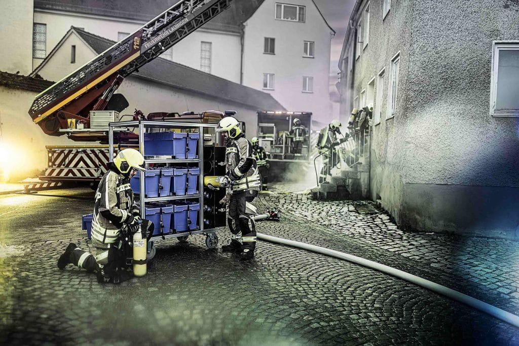 Rollcontainer der Munk Rettungstechnik sind wichtige Helfer im Einsatz. Foto: Munk Group