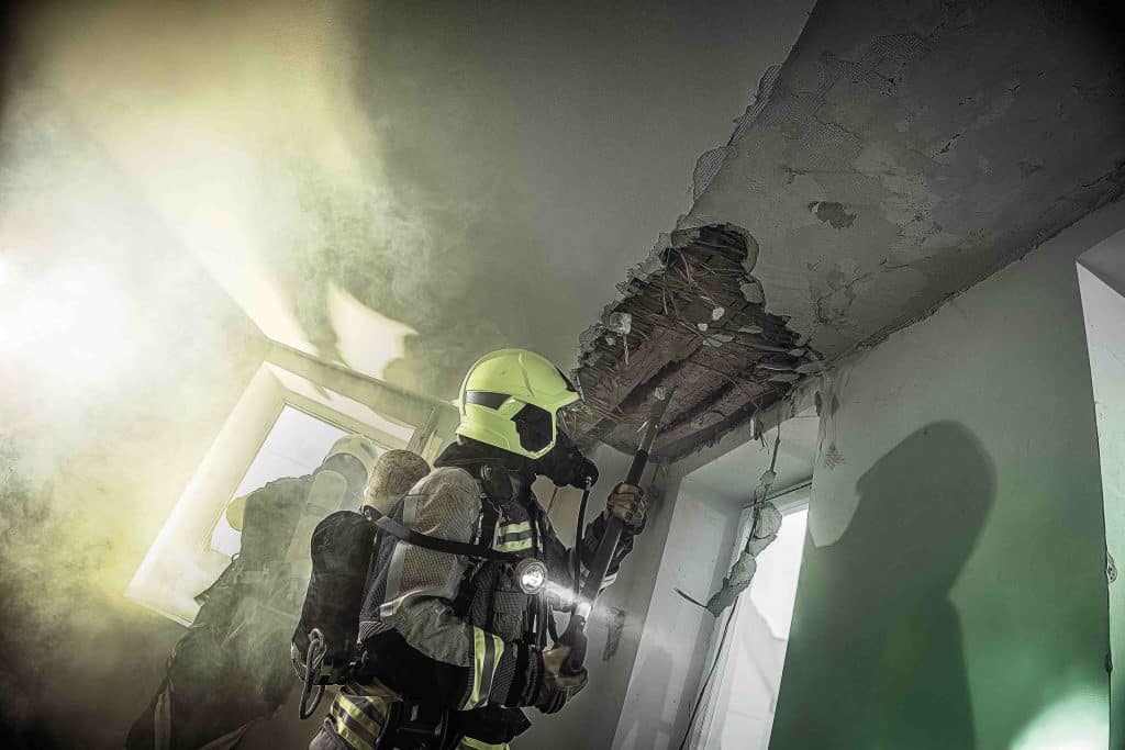 Kompakt und handlich: der neue Stoß- und Einreißhaken der Munk Rettungstechnik. Foto: Munk Group