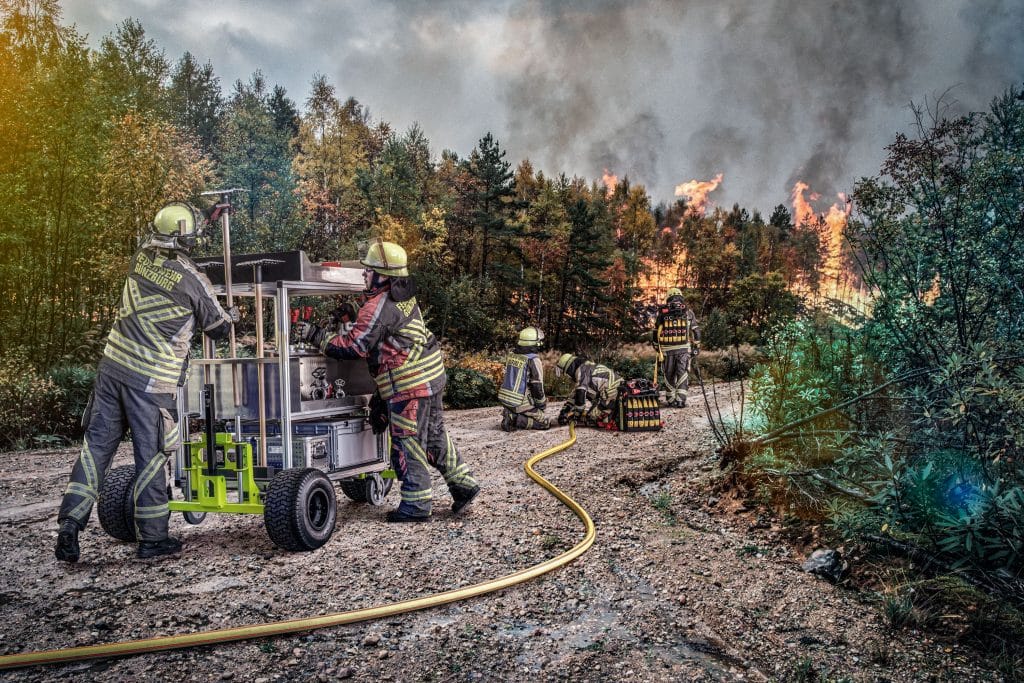 Bei Wald- und Vegetationsbränden beschleunigt das Offroad-System Premium der Munk Rettungstechnik den Materialtransport zum Einsatzort. Foto: Munk Group