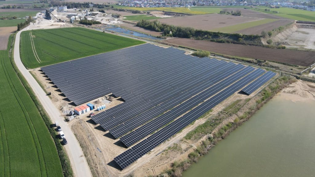 Der neue Solarpak der BWZ Achstetten GmbH ist 3,8 Hektar groß. Foto: Jochen Kaupp/Energiewerk Ulm