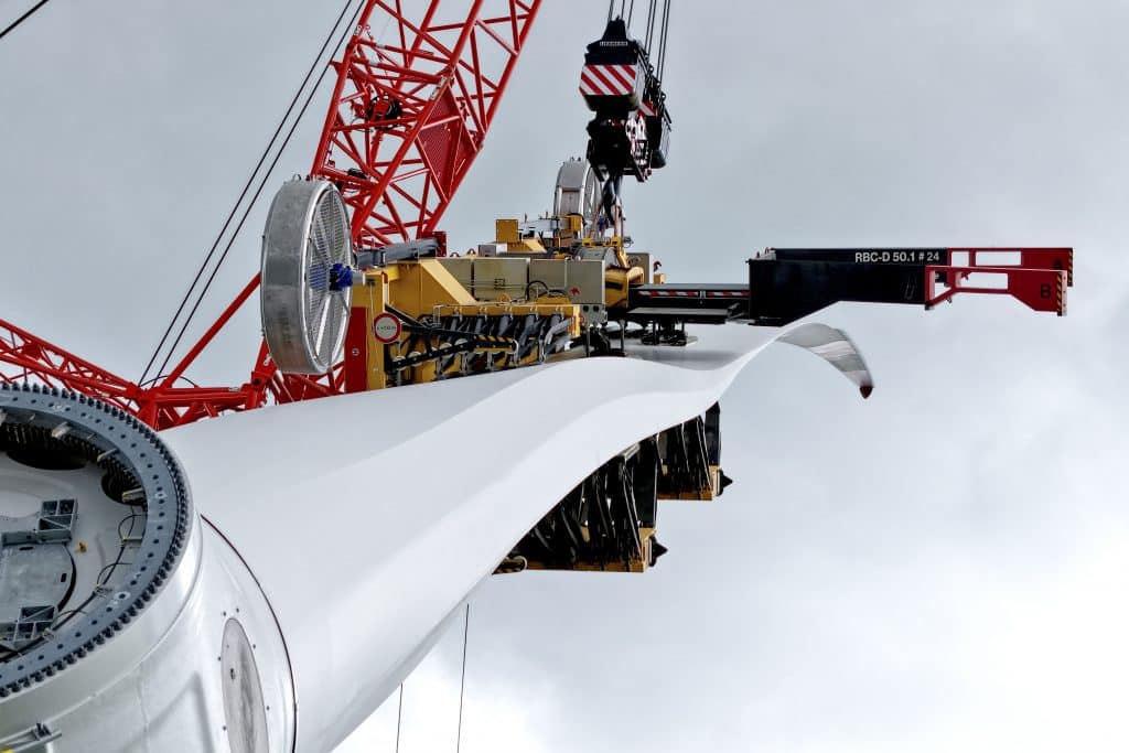 ematec’s RBC-D technology is regarded as the benchmark for the efficient and safe installation of rotor blades. Photo: Marian Ifrim/ematec