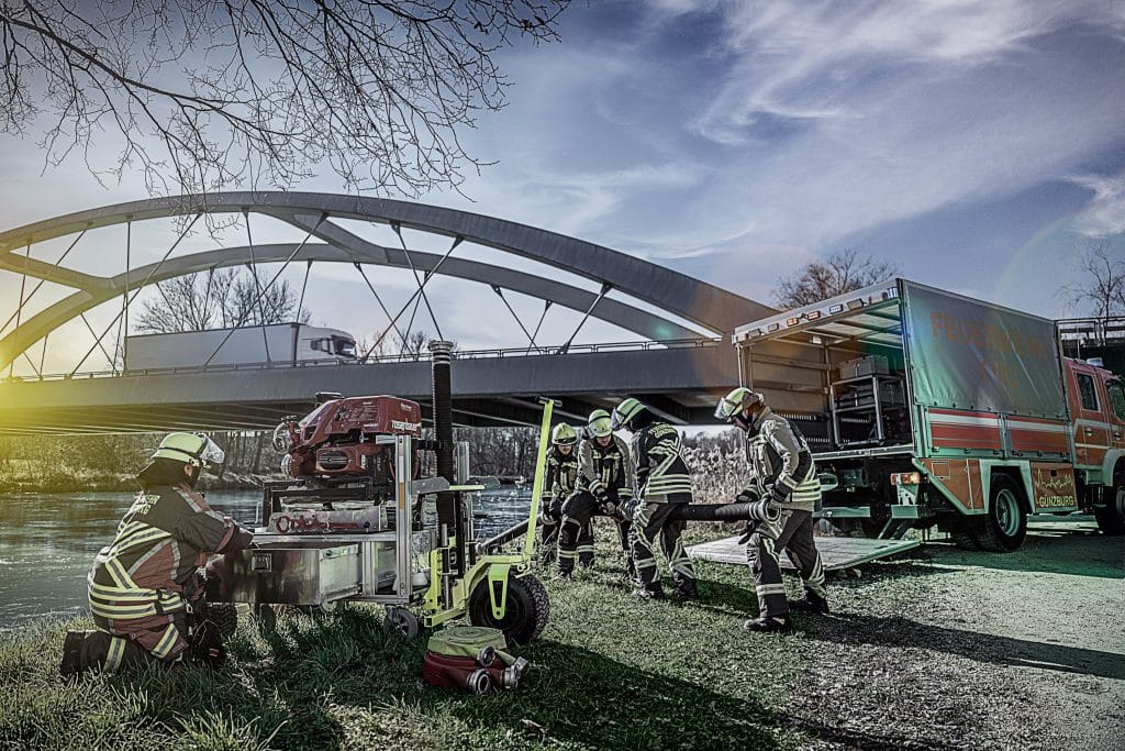 Mehr Flexibilität im Outdoor-Einsatz: Das Offroad-System Premium der Munk Rettungstechnik beschleunigt die Wasserentnahme aus offenem Gewässer. Foto: Munk Group
