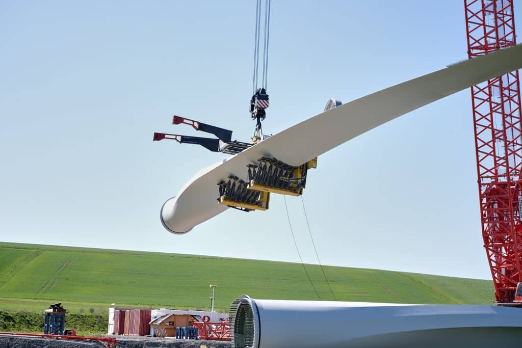 Die RBC-D kommt mit den neuen Blattgenerationen der 7-MW-Hochleistungsanlagen wie der E-175 EP5 E2 von Enercon oder der Vensys 175 genauso zurecht wie mit bisherigen oder auch allen künftigen Blattgenerationen, bis zu einem Blattgewicht von 50 Tonnen. Photo by: Ingo Jensen/ematec