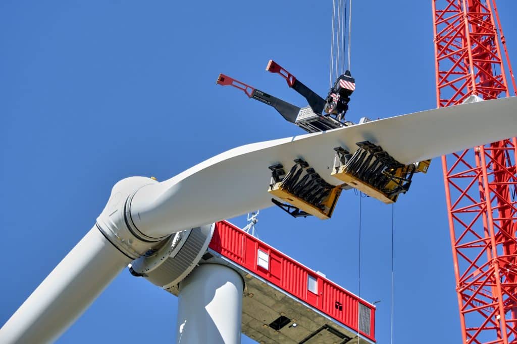 The RBC-D can handle the new blade generations used on high-output 7 MW turbines such as Enercon’s E-175 EP5 E2 just as easily as previous and all future blade generations, with blade weights of up to 50 tonnes. Photo by: Ingo Jensen/ematec