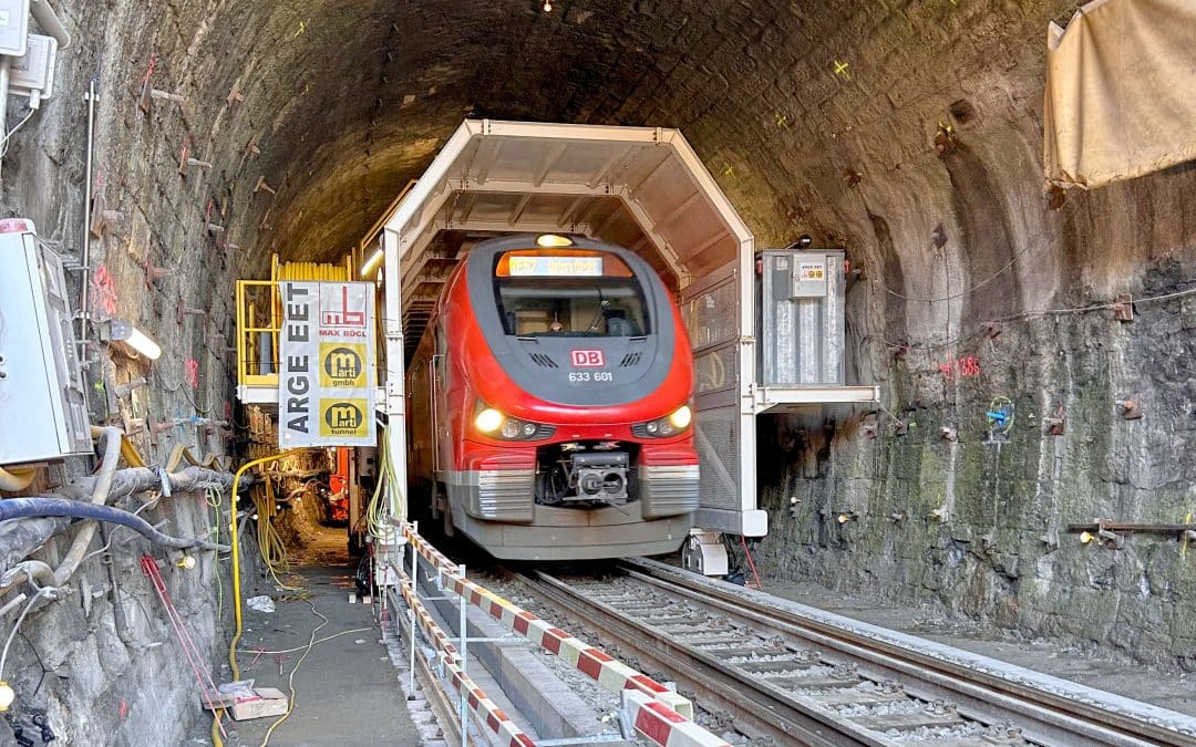The ‘tunnel-in-tunnel’ method allows regional and long-distance trains to pass through the construction site. Photo: ARGE EET